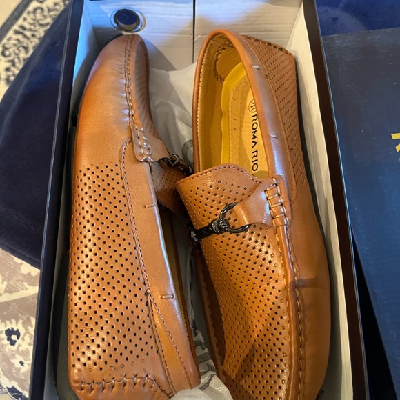Like New Italian Driving Loafers Beautiful-Tan in color size 9 so comfortable. - Picture 13 of 14